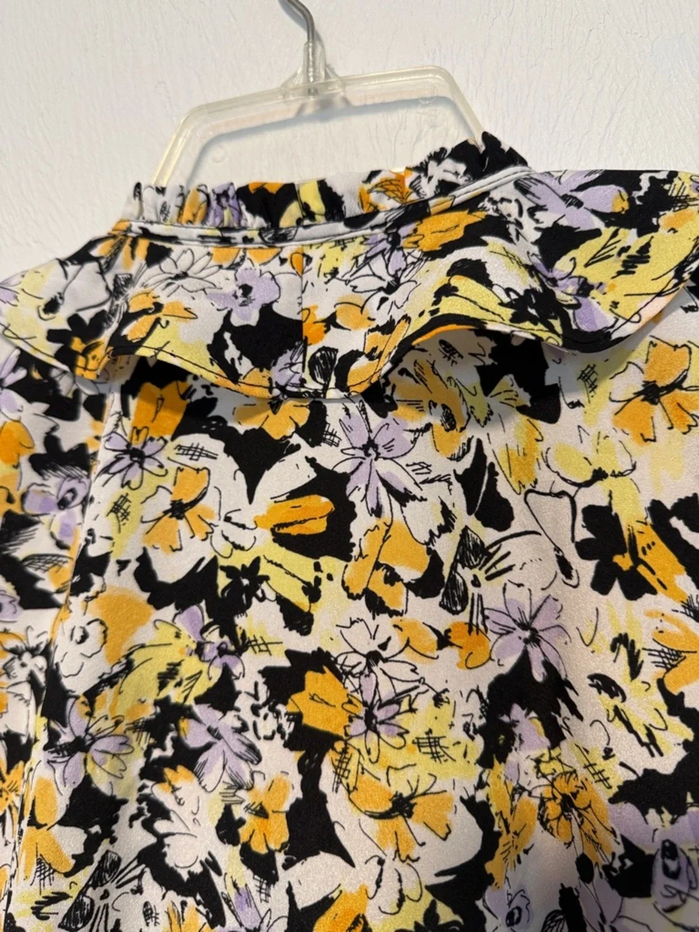Karl Lagerfeld Sleeveless Ruffle V-Neck Floral blouse - Yellow Black White - Picture 5 of 5